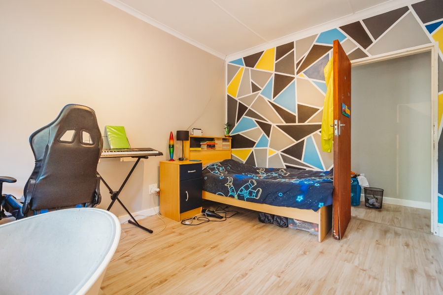 4 Bedroom Property for Sale in Twee Rivieren Western Cape